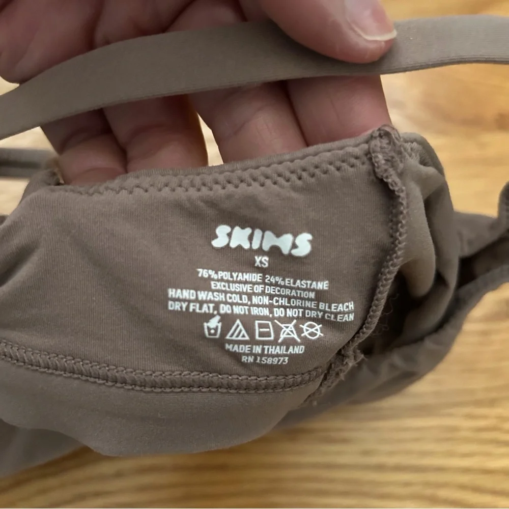 SKIMS Fits Everybody Bralette - Picture 4 of 4